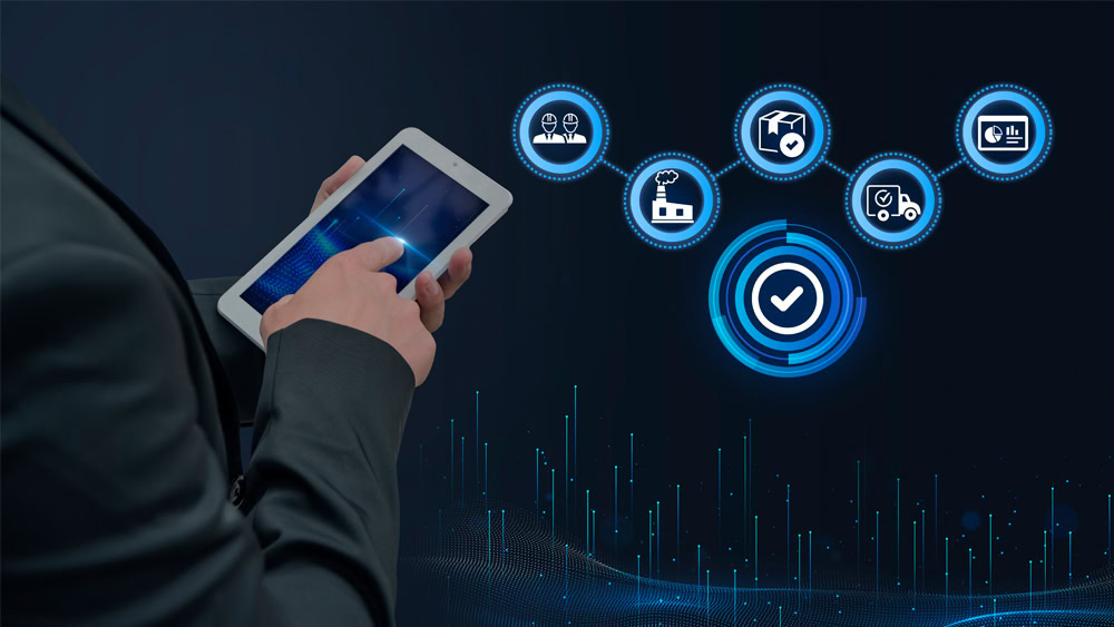 智能硬件控制与管理示意图，展示智能收银机、一卡通识别等先进技术应用.